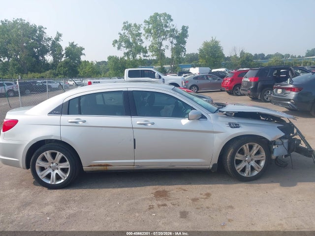 45662301 :رقم المزاد ، 1C3CCBABXCN318493 vin ، 2012 Chrysler 200 Lx مزاد بيع