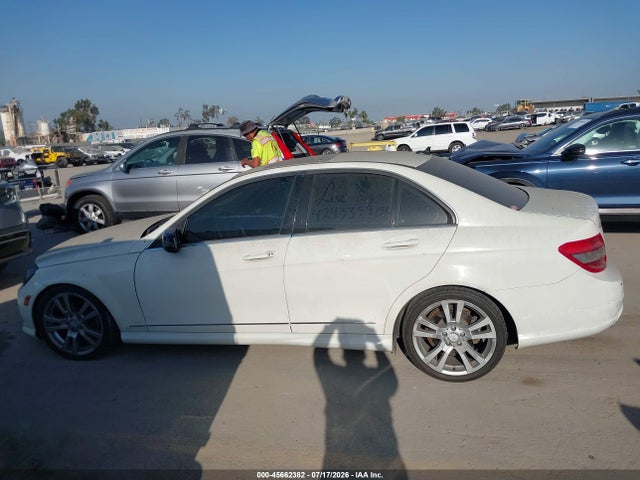 45662382 :رقم المزاد ، WDDGF5EB4BF653568 vin ، 2011 Mercedes-benz C 300 Luxury/sport مزاد بيع