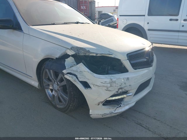 45662382 :رقم المزاد ، WDDGF5EB4BF653568 vin ، 2011 Mercedes-benz C 300 Luxury/sport مزاد بيع