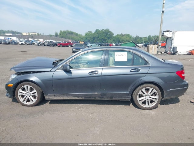 45662445 :رقم المزاد ، WDDGF8AB5DA868710 vin ، 2013 Mercedes-benz C 300 Luxury 4matic مزاد بيع