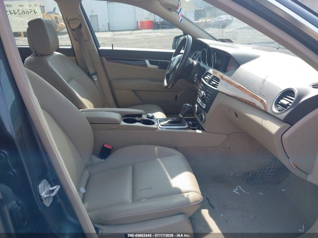 45662445 :رقم المزاد ، WDDGF8AB5DA868710 vin ، 2013 Mercedes-benz C 300 Luxury 4matic مزاد بيع