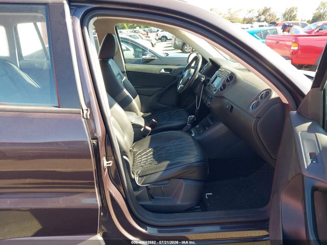 WVGAV7AX8GW608586 Volkswagen TIGUAN S