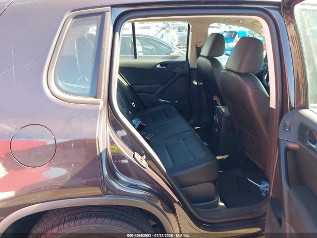 WVGAV7AX8GW608586 Volkswagen TIGUAN S