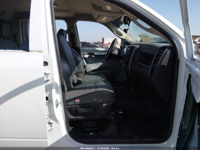 45662611 :رقم المزاد ، 3C6UR5CJ8HG670239 vin ، 2017 Ram 2500 Tradesman  4x4 6'4 Box مزاد بيع
