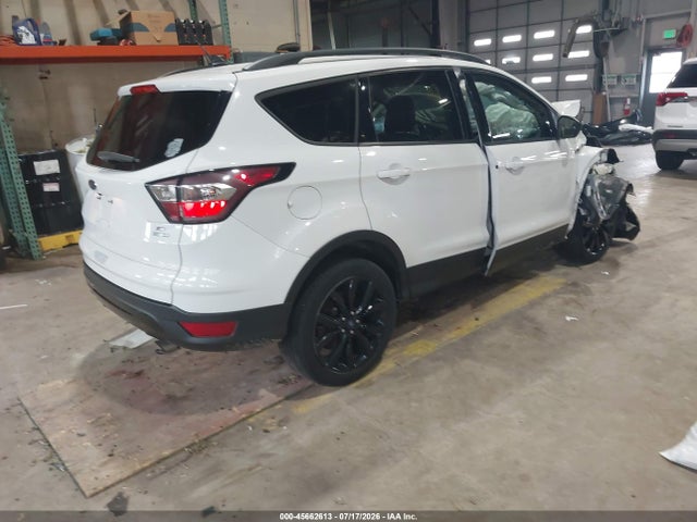 1FMCU9GD8JUA20422 Ford ESCAPE SE
