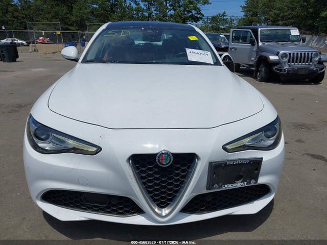 2018 Alfa Romeo Giulia Ti Lusso Awd მანქანა იყიდება აუქციონზე, vin: ZARFAEEN5J7569949, აუქციონის ნომერი: 45662629