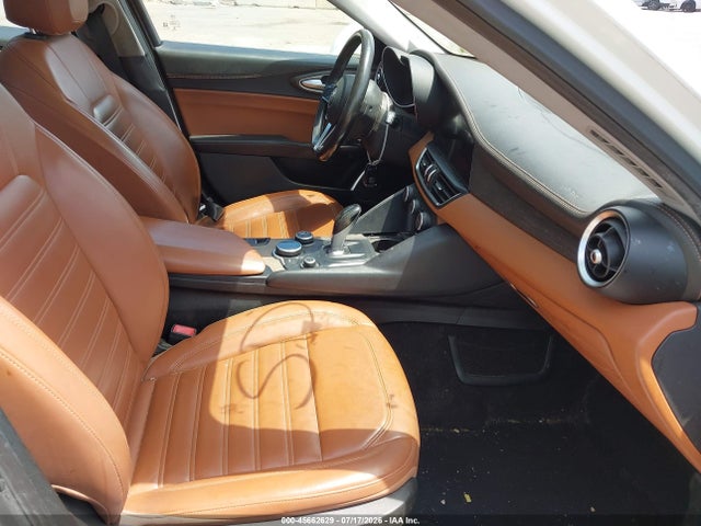 2018 Alfa Romeo Giulia Ti Lusso Awd მანქანა იყიდება აუქციონზე, vin: ZARFAEEN5J7569949, აუქციონის ნომერი: 45662629