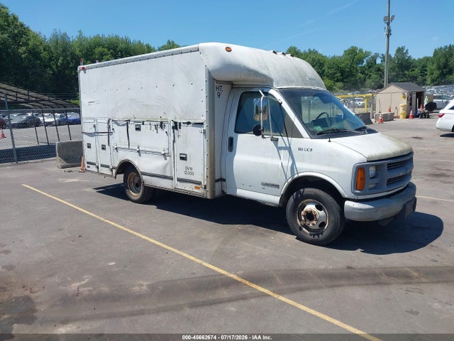 45662674 :رقم المزاد ، 1GBJG31R6Y1202723 vin ، 2000 Chevrolet Express Comm Cutaway مزاد بيع