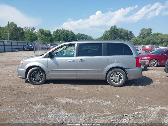 Продажа на аукционе авто 2015 Chrysler Town & Country Touring-l, vin: 2C4RC1CGXFR731286, номер лота: 45662695