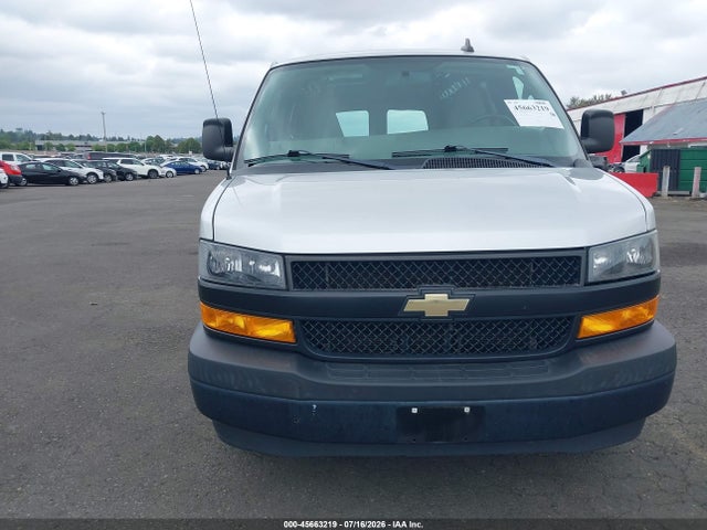 Chevrolet Express 2500 Work Van 2018 1GCWGAFG1J1288848 Image 12