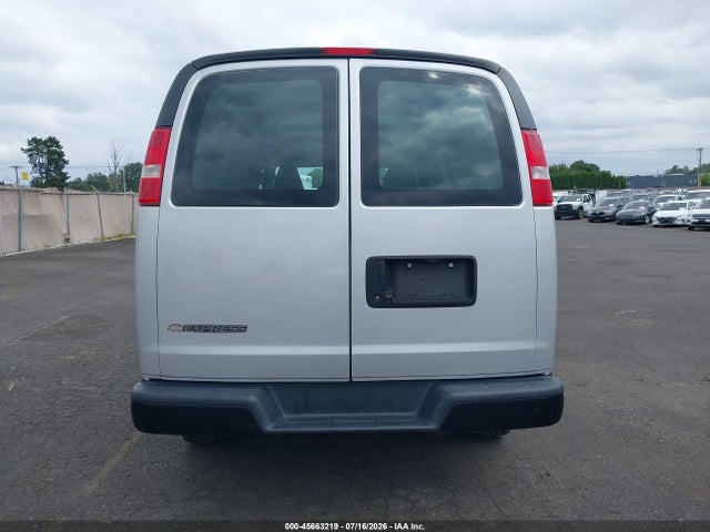 Chevrolet Express 2500 Work Van 2018 1GCWGAFG1J1288848 Image 16