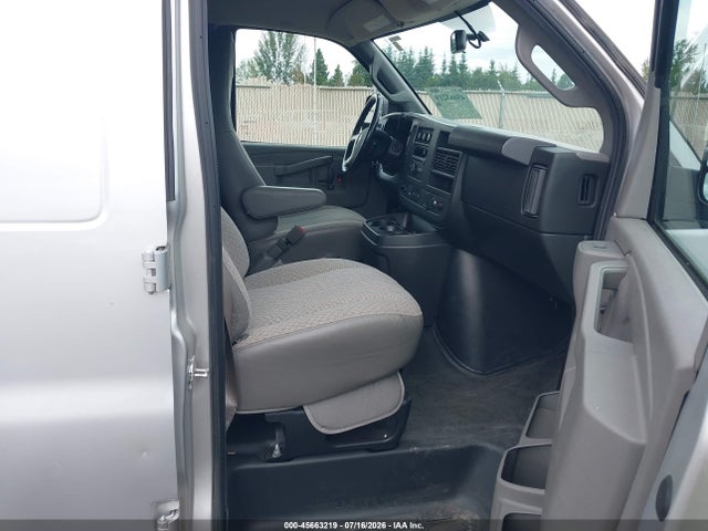 Chevrolet Express 2500 Work Van 2018 1GCWGAFG1J1288848 Image 5