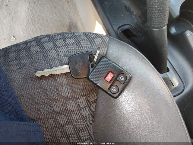 Продажа на аукционе авто 2002 Ford Escape Xls, vin: 1FMYU01102KC15248, номер лота: 45663233