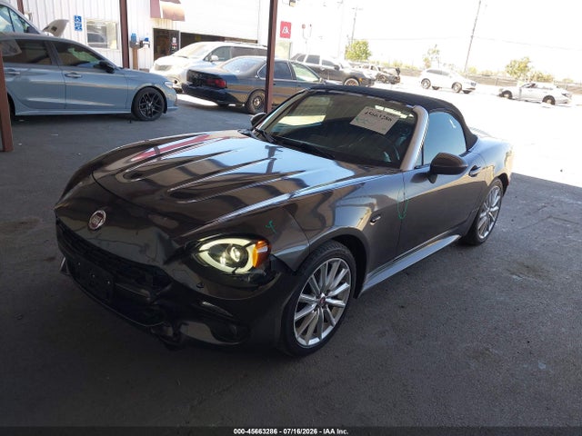 Fiat 124 Spider Lusso 2017 JC1NFAEK5H0110913 Image 2