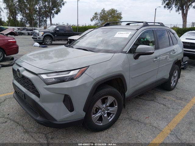 Toyota Rav4 Xle 2022 JTMW1RFV2ND088967 Image 2