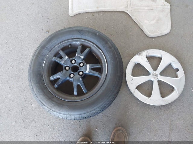 JTDKN3DU0F0478324 Toyota Prius Two