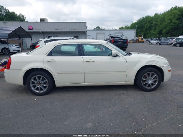 2007 Chrysler 300 Touring მანქანა იყიდება აუქციონზე, vin: 2C3LK53G57H821943, აუქციონის ნომერი: 45663869