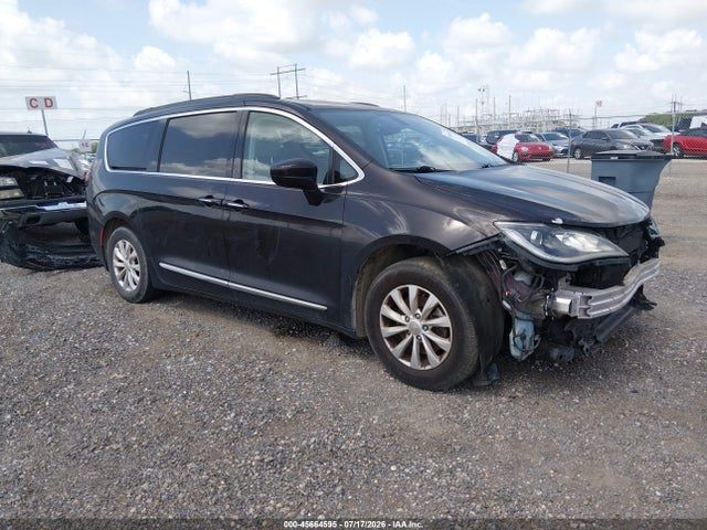 45664595 :رقم المزاد ، 2C4RC1BG9HR587749 vin ، 2017 Chrysler Pacifica Touring-l مزاد بيع