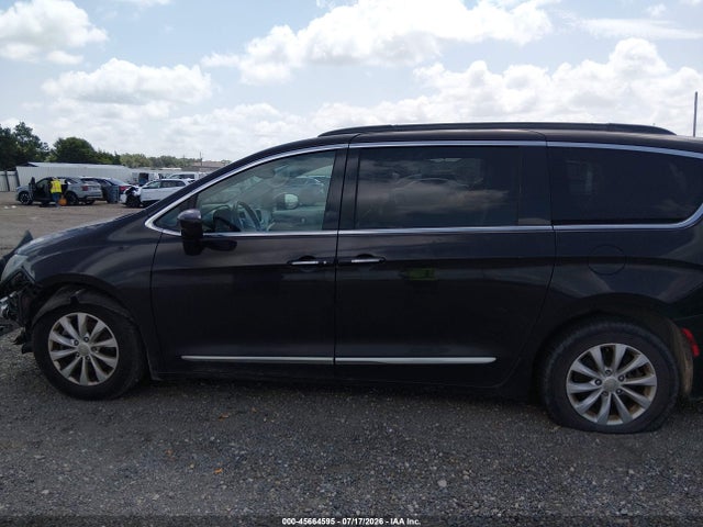 45664595 :رقم المزاد ، 2C4RC1BG9HR587749 vin ، 2017 Chrysler Pacifica Touring-l مزاد بيع