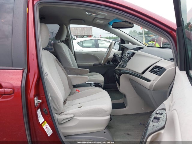 45664740 :رقم المزاد ، 5TDJK3DC4CS033671 vin ، 2012 Toyota Sienna Le 7 Passenger مزاد بيع