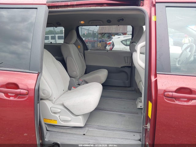 45664740 :رقم المزاد ، 5TDJK3DC4CS033671 vin ، 2012 Toyota Sienna Le 7 Passenger مزاد بيع