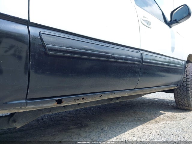 2005 Chevrolet Suburban 1500 Lt მანქანა იყიდება აუქციონზე, vin: 3GNFK16Z05G251207, აუქციონის ნომერი: 45664952
