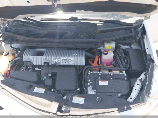 JTDZN3EU0GJ045031 Toyota Prius V Two