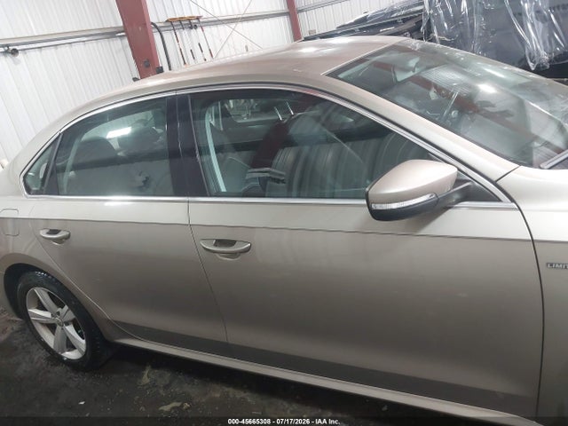 2015 Volkswagen Passat 1.8t Limited Edition მანქანა იყიდება აუქციონზე, vin: 1VWAT7A32FC112624, აუქციონის ნომერი: 45665308