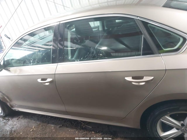 2015 Volkswagen Passat 1.8t Limited Edition მანქანა იყიდება აუქციონზე, vin: 1VWAT7A32FC112624, აუქციონის ნომერი: 45665308