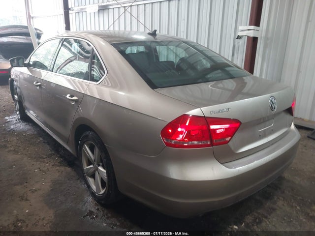 2015 Volkswagen Passat 1.8t Limited Edition მანქანა იყიდება აუქციონზე, vin: 1VWAT7A32FC112624, აუქციონის ნომერი: 45665308
