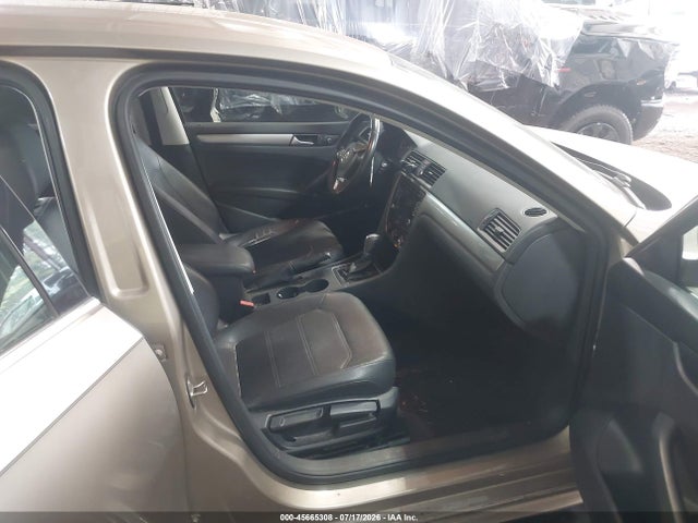 2015 Volkswagen Passat 1.8t Limited Edition მანქანა იყიდება აუქციონზე, vin: 1VWAT7A32FC112624, აუქციონის ნომერი: 45665308
