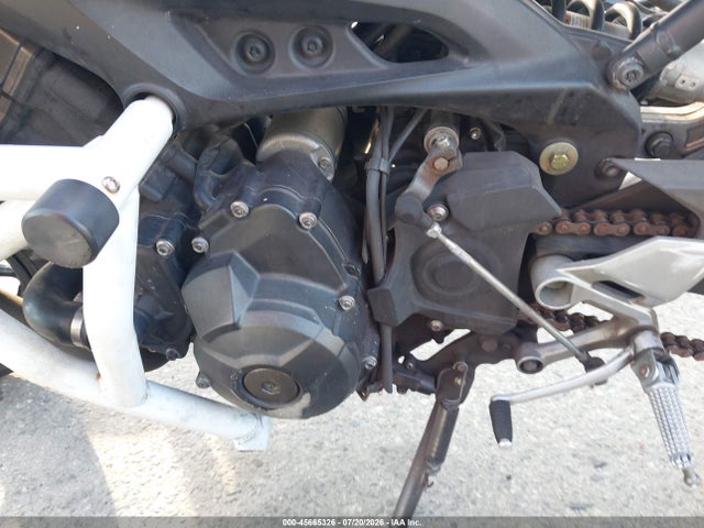 Yamaha Fz09 C 2017 JYARN53Y5HA000536 Image 9