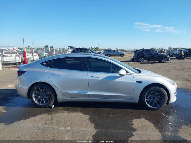 Продажа на аукционе авто 2018 Tesla Model 3 Long Range/mid Range, vin: 5YJ3E1EA7JF011649, номер лота: 45665383