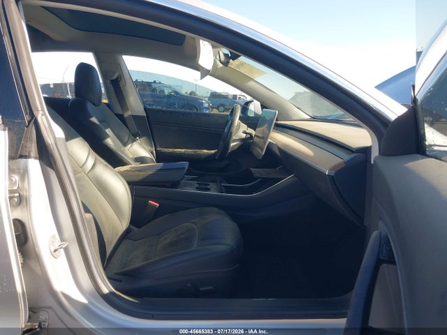 Продажа на аукционе авто 2018 Tesla Model 3 Long Range/mid Range, vin: 5YJ3E1EA7JF011649, номер лота: 45665383