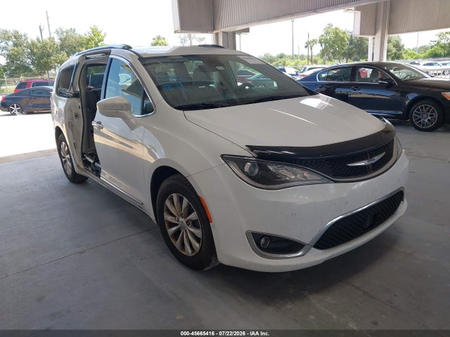 Продаж на аукціоні авто 2018 Chrysler Pacifica Touring L Plus, vin: 2C4RC1EG0JR131236, номер лоту: 45665416