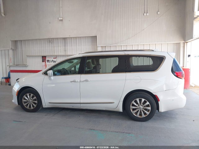 Продаж на аукціоні авто 2018 Chrysler Pacifica Touring L Plus, vin: 2C4RC1EG0JR131236, номер лоту: 45665416