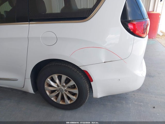 Продаж на аукціоні авто 2018 Chrysler Pacifica Touring L Plus, vin: 2C4RC1EG0JR131236, номер лоту: 45665416