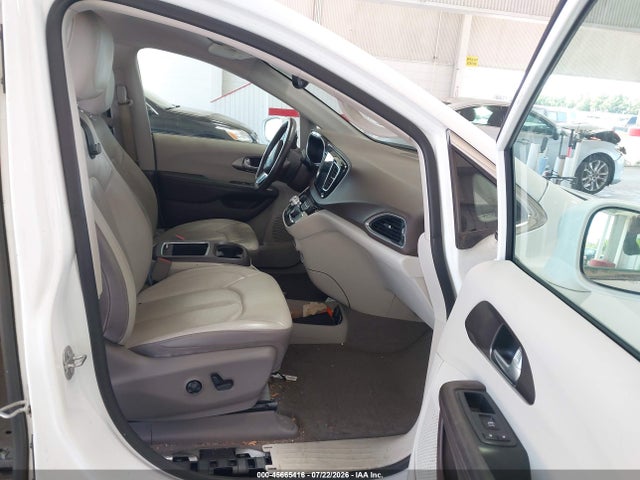 Продаж на аукціоні авто 2018 Chrysler Pacifica Touring L Plus, vin: 2C4RC1EG0JR131236, номер лоту: 45665416
