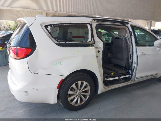 Продаж на аукціоні авто 2018 Chrysler Pacifica Touring L Plus, vin: 2C4RC1EG0JR131236, номер лоту: 45665416