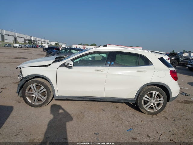 2015 Mercedes-benz Gla 250 4matic მანქანა იყიდება აუქციონზე, vin: WDCTG4GB8FJ083990, აუქციონის ნომერი: 45665610