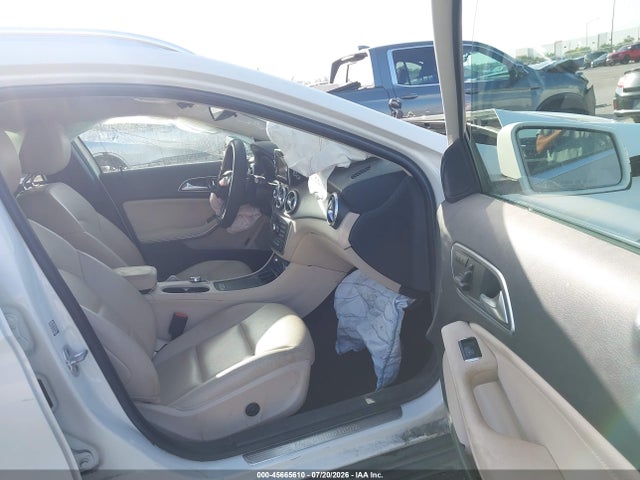 2015 Mercedes-benz Gla 250 4matic მანქანა იყიდება აუქციონზე, vin: WDCTG4GB8FJ083990, აუქციონის ნომერი: 45665610