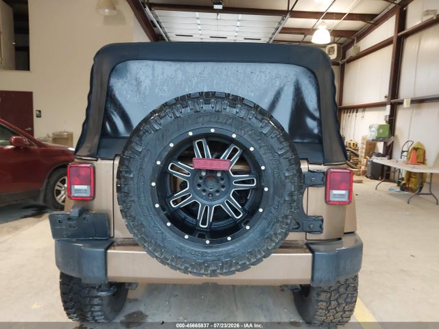 2015 Jeep Wrangler Unlimited Sahara მანქანა იყიდება აუქციონზე, vin: 1C4BJWEG1FL624038, აუქციონის ნომერი: 45665837