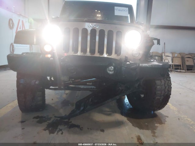 2015 Jeep Wrangler Unlimited Sahara მანქანა იყიდება აუქციონზე, vin: 1C4BJWEG1FL624038, აუქციონის ნომერი: 45665837