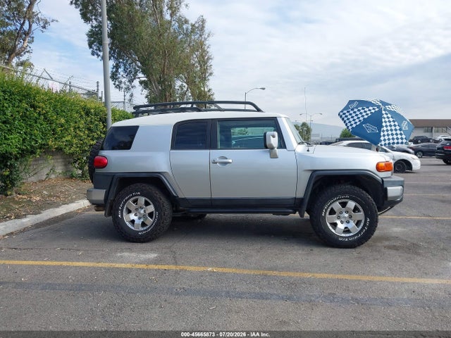 45665873 :رقم المزاد ، JTEBU11F170082512 vin ، 2007 Toyota Fj Cruiser مزاد بيع