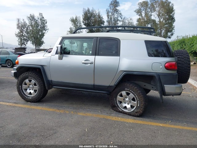 45665873 :رقم المزاد ، JTEBU11F170082512 vin ، 2007 Toyota Fj Cruiser مزاد بيع
