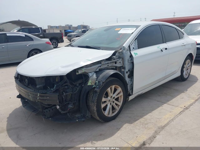 Chrysler 200 Limited 2015 1C3CCCAB5FN578763 Image 2