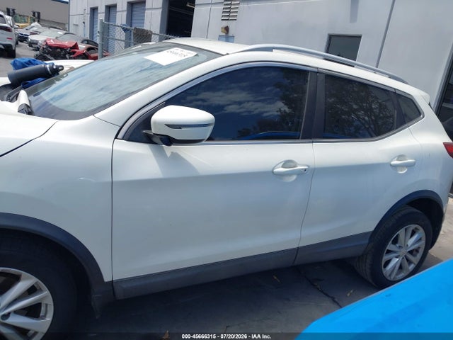 JN1BJ1CP4HW015617 Nissan Rogue Sport Sv