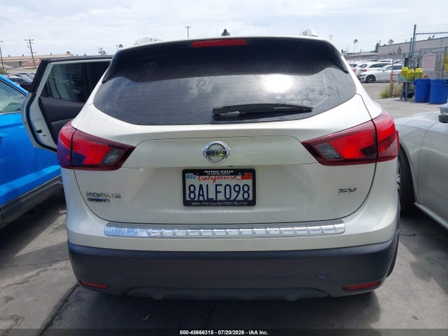 JN1BJ1CP4HW015617 Nissan Rogue Sport Sv