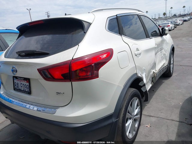 JN1BJ1CP4HW015617 Nissan Rogue Sport Sv