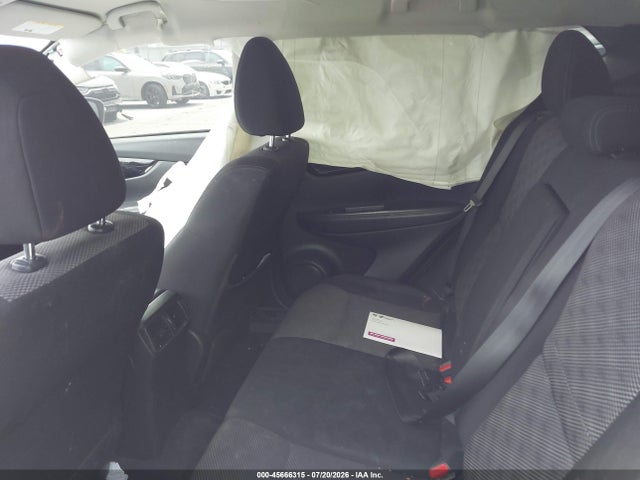JN1BJ1CP4HW015617 Nissan Rogue Sport Sv